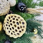 Композиция новогодняя в круглой коробке