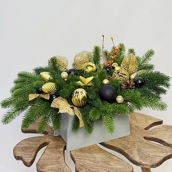 Композиция новогодняя в прямоугольной коробке