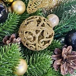 Композиция новогодняя в круглой коробке